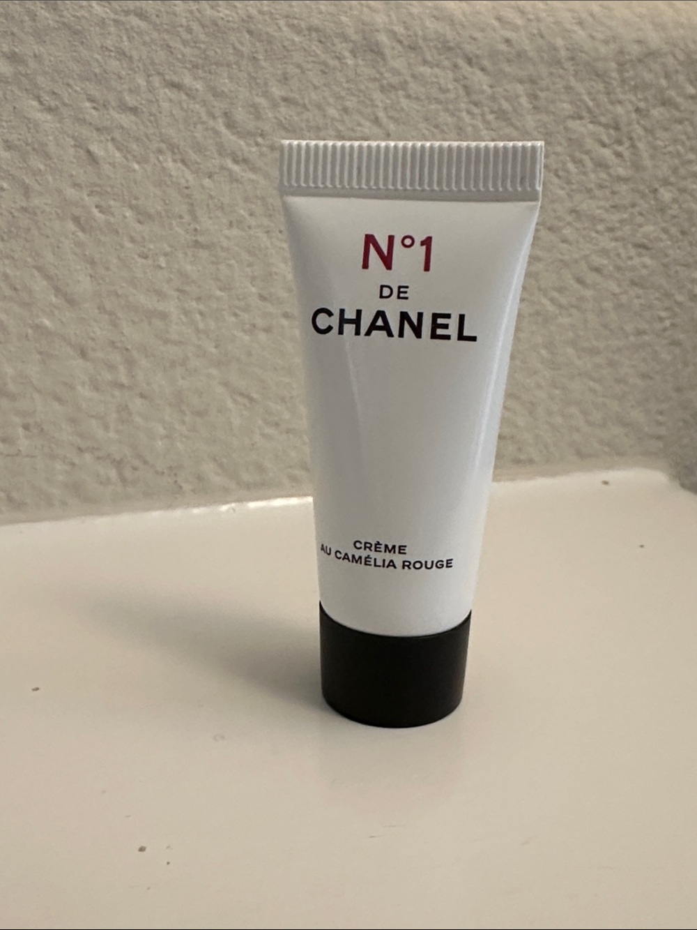 CHANEL N°1 Crème au Camélia Rouge - White & Black Tube